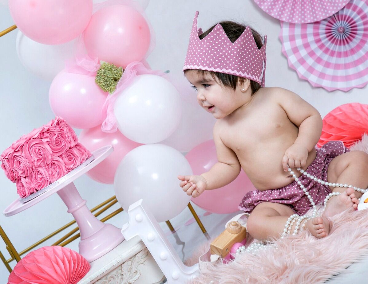 SARA MARTÍNEZ FOTOGRAFÍA - fotos-primer-cumpleanos-nina-barcelona-badalona-pastel-bebe.jpg