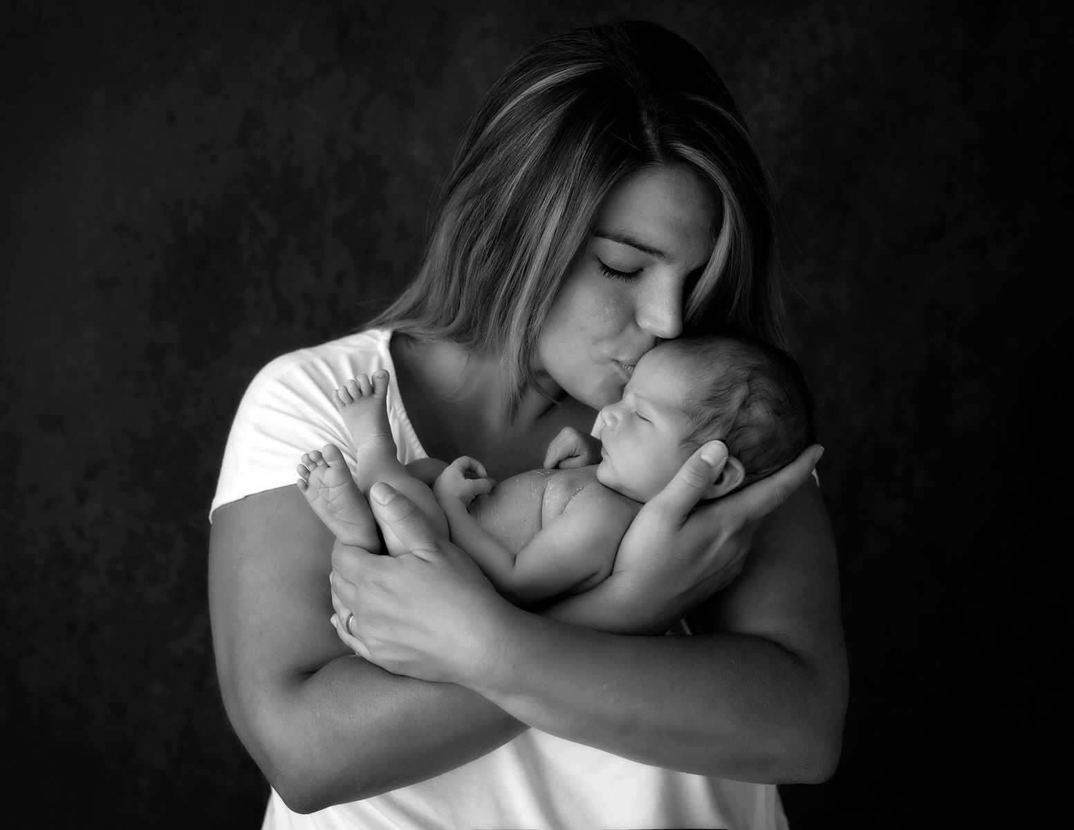 Fotógrafo newborn, bebés, recién nacidos
¿Qué es lo que hago en mi estudio fotográfico en Sant Adrià de Besòs?
El estilo que he querido ofrecer en mi estudio de fotografía en Barcelona, ha sido siempre enfocado a la fotografía social, siendo las sesiones de fotos de Bebés las más solicitadas por mis clientes de Badalona, para ellos es muy importante el equilibrio entre un buen trabajo profesional y un precio justo. En los reportajes fotográficos de recién nacidos, que hago en mi estudio de fotos situado muy cerca de Santa Coloma de Gramenet, cuido cada detalle, lo más importante es saber que llevar a la sesión de fotos de recién nacido, como hacer las fotos de la madre, el padre o los hermanitos, que sean divertidas y originales, que ropa o vestidos se van ha utilizar en las sesiones newborn, las poses que mejor se adapta a cada bebé, tipo de retrato, la toma, la luz o la personalidad del modelo, para así conseguir el mejor recuerdo de ese momento tan especial para vosotros y vuestra vida. Siempre hay que intentar adaptarse a lo que busca el cliente,por eso es importante que os paséis un día por mi estudio para definir el estilo y tipo de reportaje newborn que se va ha realizar.
Os recomiendo que estéis pendiente de seguir mis redes sociales como Instagram y facebook, ya que suelo publicar ofertas especiales y descuentos de temporada, también podés consultar mis tarifas y precios en mi web
Los complementos para después de la sesión de fotos newborn son muy importantes como el tipo de álbum de fotos, recordatorios, tipo de papel fotográfico, tamaño de las fotos, cajitas de maderas, la galería de imágenes para elegir las fotografías, etc.
Sara Martínez Fotografía, fotógrafa en Barcelona, Badalona, Sant Adria de Besos, Santa Coloma de Gramenet, Sabadell, Cerdanyola y en alrededores
#fotografobebes #fotografiaibebes #sesionfotosbebe #fotografonewborn #fotografianewborn #sesionfotosnewborn #fotografiareciennacido #fotograforeciennacido #sesionfotosreciennacido #fotografobarcelona #fotografobadalona #fotografabarcelona #fotografabadalona
Tipos de sesiones fotográficas:
Foto de bebe recién nacido | Foto de recién nacido | Foto de recién nacido y familia | Fotógrafa de bebés | Fotógrafa de recién nacidos, embarazo, bebés y familias en Barcelona | fotografia bebes badalona | Fotografía de Bebés en Barcelona y Badalona | Fotografía Newborn | Fotografías de Recién nacidos | fotografo bebes badalona | Fotógrafo bebes Barcelona | Fotógrafos de Maternidad de Barcelona y Badalona | fotógrafos de recién nacidos | Reportaje de bebés | Reportaje Newborn en Barcelona | Reportaje Recién nacido | Reportaje Recién nacido con padres| Barcelona | Reportaje Recién nacido en Barcelona | Reportajes de Bebés | Reportajes fotográficos de bebé en Barcelona y Badalona | Sesión de fotos bebés barcelona | Sesión de fotos de bebes en Barcelona | Sesión de fotos de recién nacidos | sesión de fotos Newborn | Sesión de fotos recién nacido en casa | Sesiones de fotos newborn | Las sesiones se realizan en Barcelona ciudad y Badalona