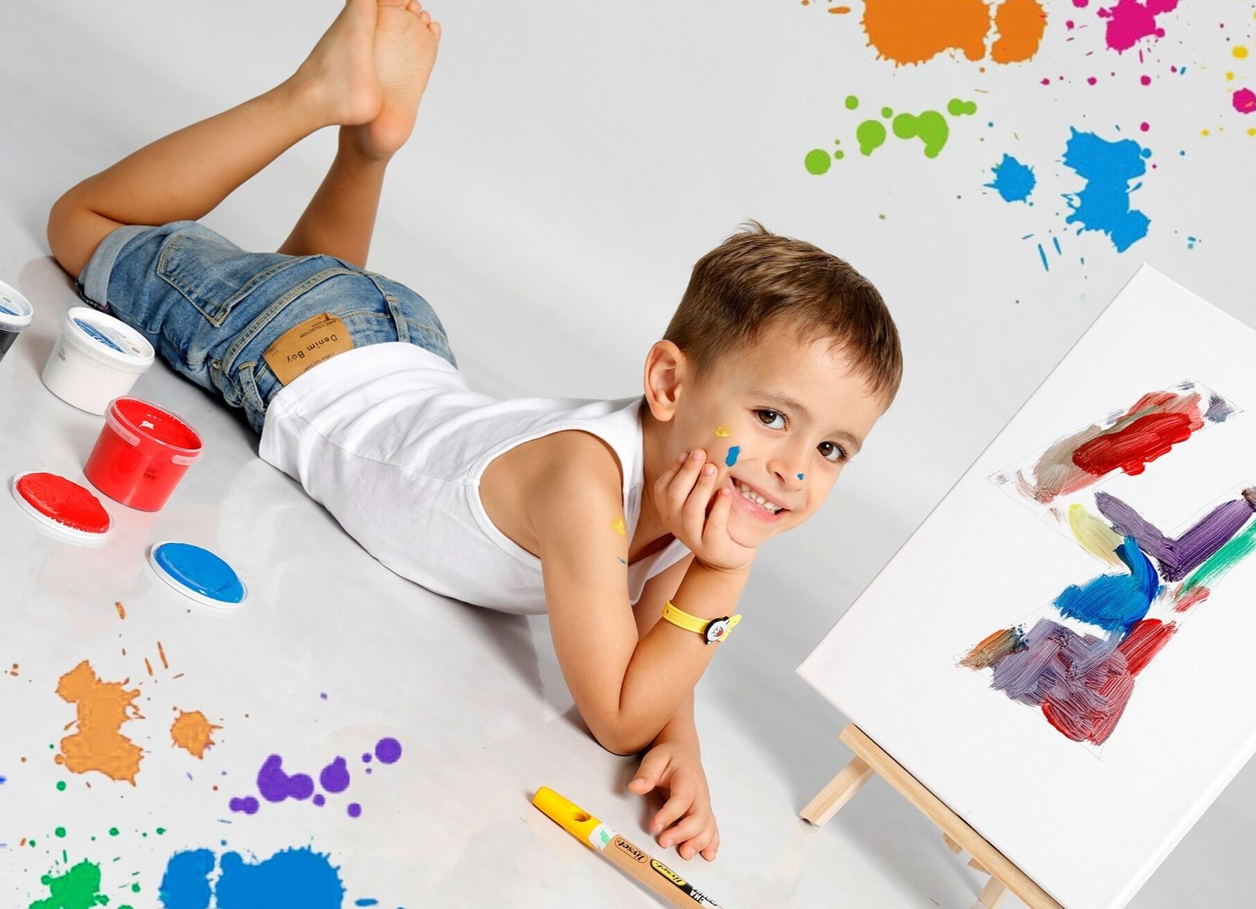 Sesión de fotos de fiesta del primer cumpleaños, smash cake ¿Qué es lo que hago en mi estudio fotográfico en Sant Adrià de Besòs? El estilo que he querido ofrecer en mi estudio de fotografía en Barcelona, ha sido siempre enfocado a la fotografía social, siendo las sesiones de fotos de cumpleaños las más solicitadas por mis clientes de Badalona, para ellos es muy importante el equilibrio entre un buen trabajo profesional y un precio justo. En los reportajes fotográficos smash cake, que hago en mi estudio de fotos situado muy cerca de Santa Coloma de Gramenet, cuido cada detalle, lo más importante es saber que llevar a la sesión de fotos de cumpleañosl, como hacer las fotos de la madre, el padre y el niño o niña, que sean divertidas y originales, que ropa o vestidos se van ha utilizar en las sesiones smash cake, las poses que mejor se adapta a cada niño o niña, tipo de retrato, la toma, el pastel, la luz o la personalidad del modelo, para así conseguir el mejor recuerdo de ese momento tan especial para vosotros y vuestra vida. Siempre hay que intentar adaptarse a lo que busca el cliente,por eso es importante que os paséis un día por mi estudio para definir el estilo y tipo de reportaje de fotos de cumpleaños que se va ha realizar. Os recomiendo que estéis pendiente de seguir mis redes sociales como Instagram y facebook, ya que suelo publicar ofertas especiales y descuentos de temporada, también podés consultar mis tarifas y precios en mi web Los complementos para después de la sesión de fotos smash cake son muy importantes como el tipo de álbum de fotos, recordatorios, tipo de papel fotográfico, tamaño de las fotos, cajitas de maderas, la galería de imágenes para elegir las fotografías, etc. Sara Martínez Fotografía, fotógrafa en Barcelona, Badalona, Sant Adria de Besos, Santa Coloma de Gramenet, Sabadell, Cerdanyola y en alrededores #fotografosmashcake #fotografiasmashcake #sesionfotossmashcake #fotografocumpleaños #fotografiacumpleaños#sesionfotoscumpleaños #fotografoniños #fotografianiños #sesionfotosniños #fotografoniñas #fotografianiñas #sesionfotosniñas #fotografobarcelona #fotografobadalona #fotografabarcelona #fotografabadalona Tipos de sesiones fotográficas: Sesión fotos de cumpleaños en Badalona y cerca de Barcelona | Sesión de Smash Cake de tu bebé | Las sesiones se realizan en Barcelona ciudad y Badalona